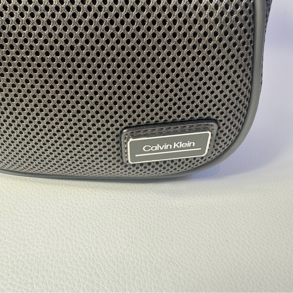 NEW CALVIN KLEIN JESSIE NYLON SLING BAG BACKPACK GREY - Picture 9 of 12